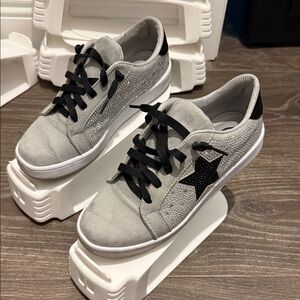 Elegant Gray Sneakers with Black Star Detail
